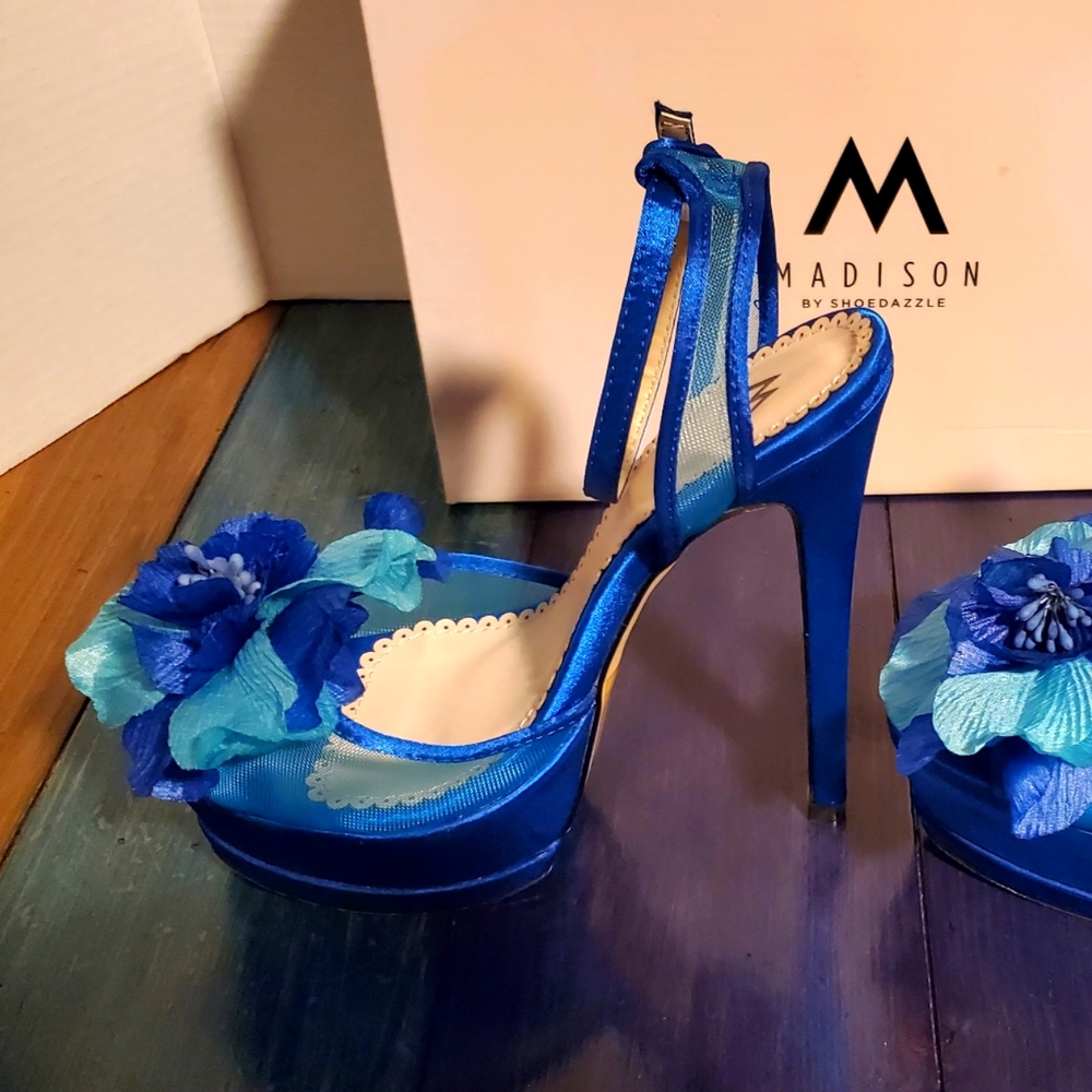 Size 7 Madison platform stiletto flower heels